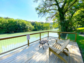 Riverfront Farm House - Guadalupe River - Newly Renovated - River Amenity Included
